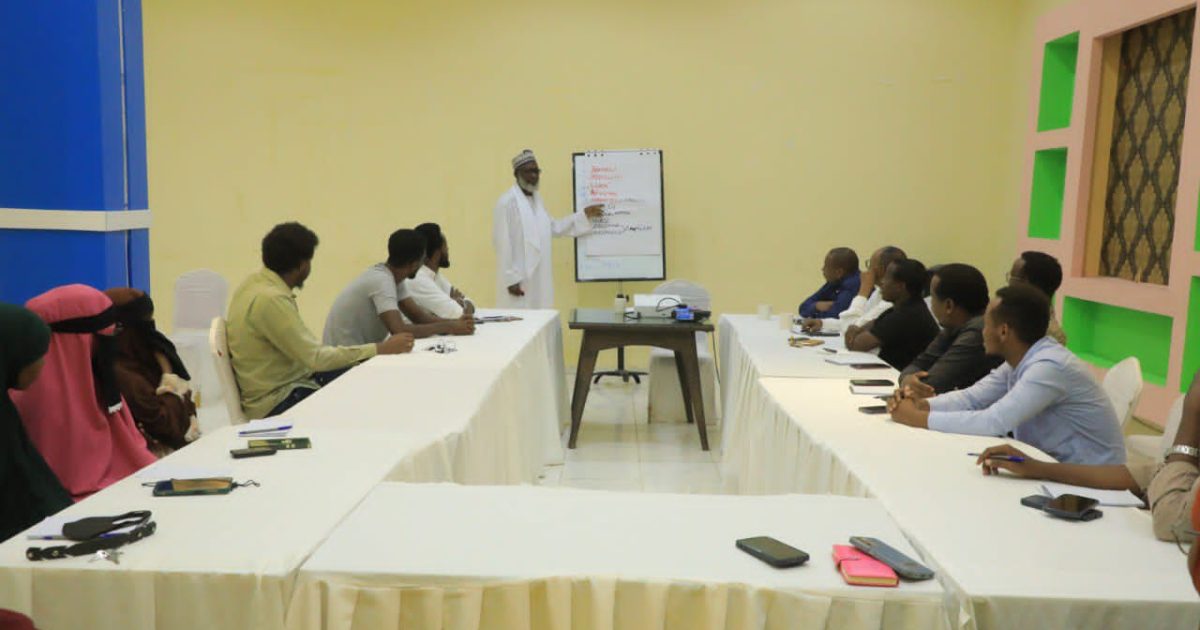 Aqoon iswsydaarsi la xariira Nabadda iyo Dib u heshiisiinta oo lagu qabtay Gaalkacyo “SAWIRRO”