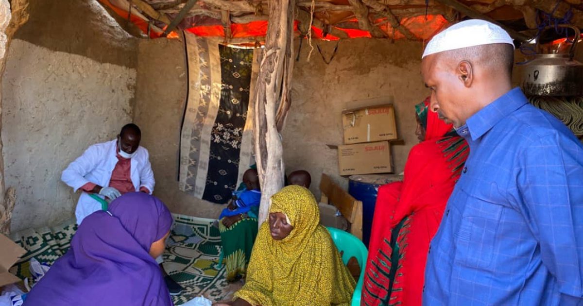 Guddoomiyaha Deegaanka Ceeldibir oo ku baaqay in loo gurmado qoysas uu saameeyay roobka