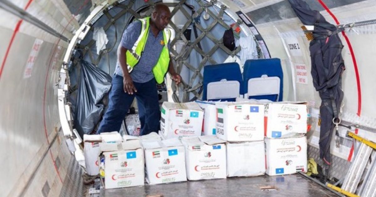SoDMA delivers food aid to the people affected by the floods in Baidoa