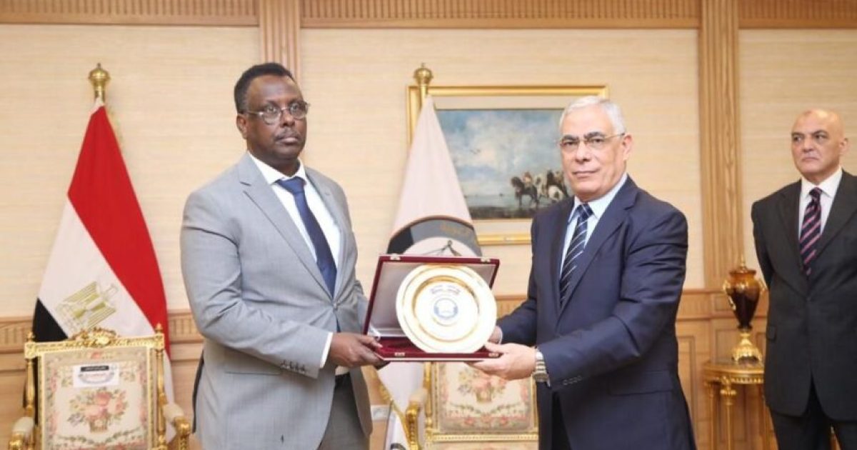 Wasiirka Cadaaladda XFS oo kulan la qaatay dhiggiisa dalka Masar