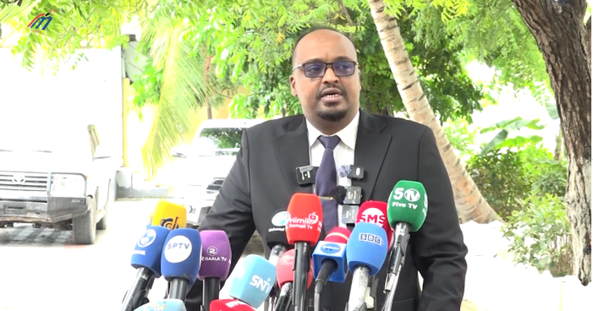 Wasiirka Howlaha Guud XFS oo sheegay in roobabkii da’ay xirreen qaar kamid ah Garoomada diyaaradaha dalka