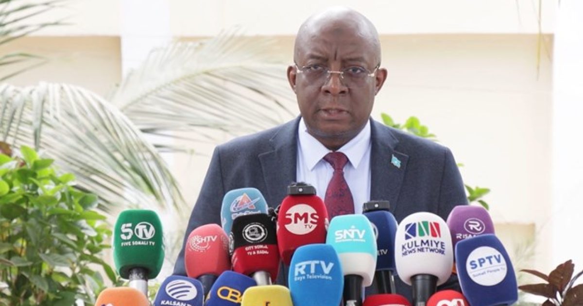 Wasiirka Warfaafinta oo ka warbixiyay Qaadista Cunaqabateynta Hubka