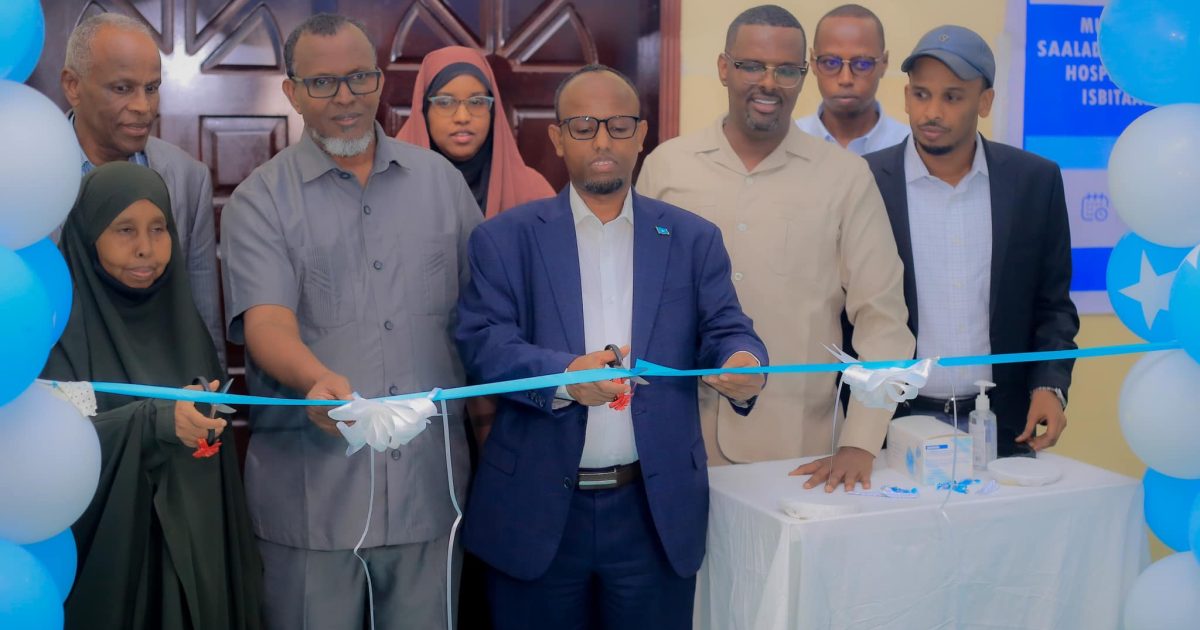 Wasiirka Wasaarada Caafimaadka oo Xariga ka jaray Saalada Qaliinka guud ee Isbitaalka Martiini