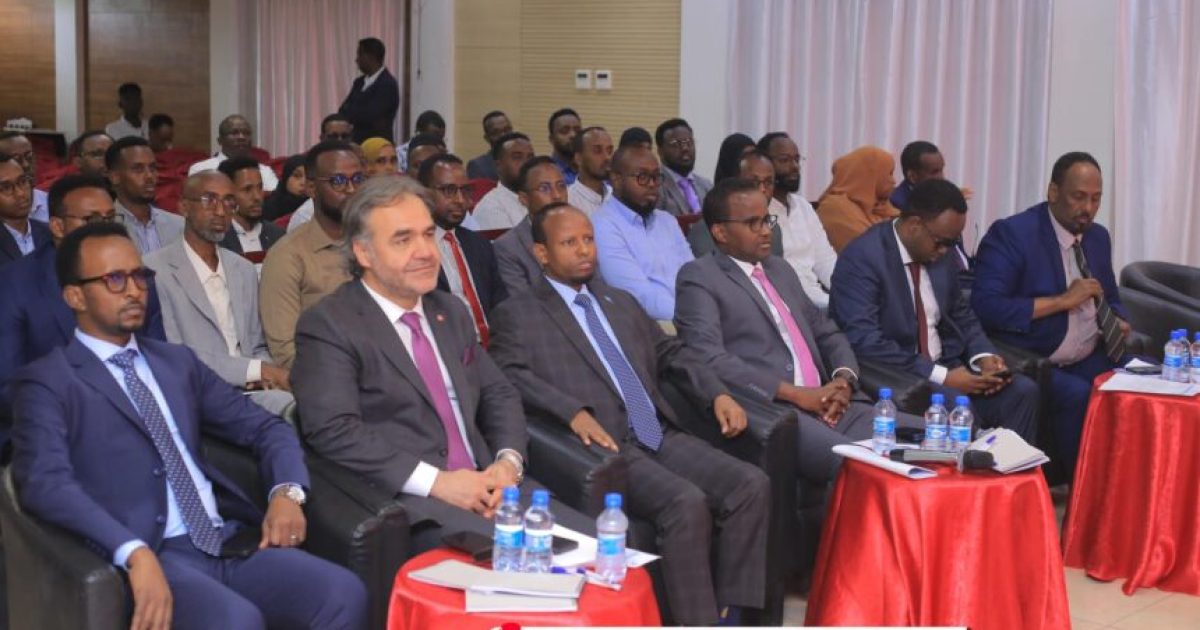 Wasaaradda Caafimaadka XFS oo Muqdisho ku soo bandhigtay Cilmi-baaris ku saabsan cudurka HIV AIDS                                                                             