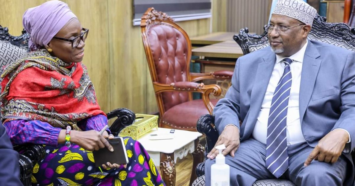 Guddoomiyaha Baarlamaanka JFS oo xafiiskiisa kulan Sagootin ah kula qaatay Marwo Anita Kiki Gbeho