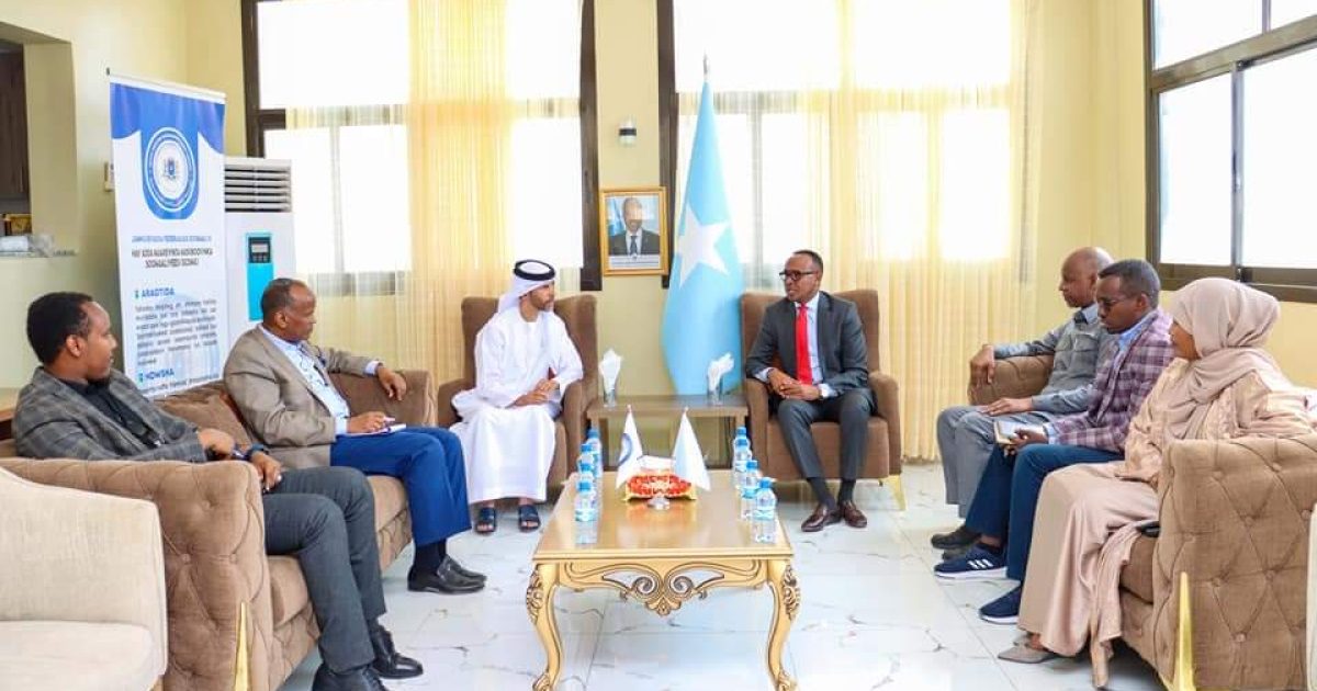 Guddoomiyaha SoDMA oo kulan la qaatay Safiirka Imaaraatka Carabta