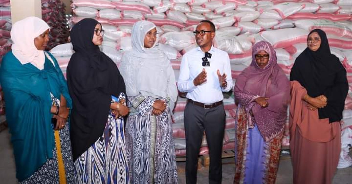 Guddiga Ololaha Hooyo Badbaadi Hal Qoys oo lagu wareejiyay shixnad gargaar ah