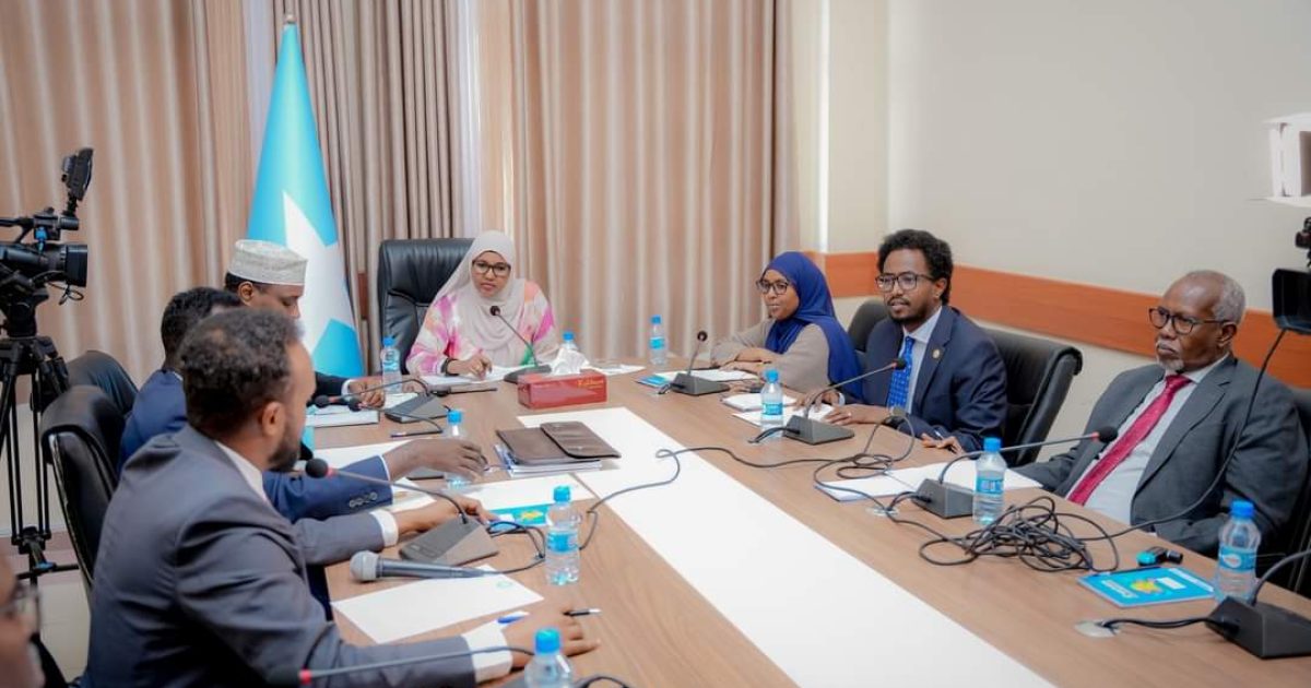 Guddiga Arrimaha Dibadda ee Aqalka Sare oo kulan qaatay Madaxda Wasaaradda Qorsheynta