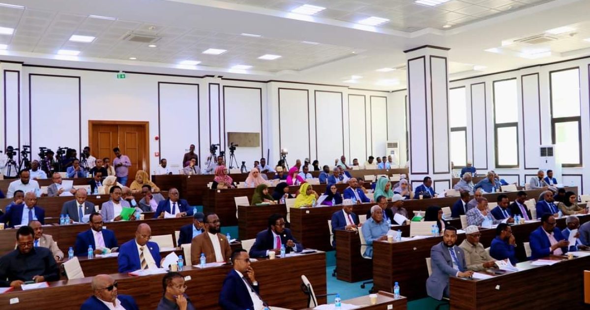 Guddoomiye Sacdiyo oo shir guddoomisay kulanka guud ee Golaha Shacabka