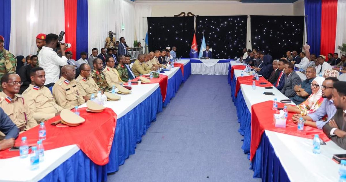 Ra’iisul Wasaare Xamse oo sheegay in la qaadi doono dhagaxyada ku xiran waddooyinka