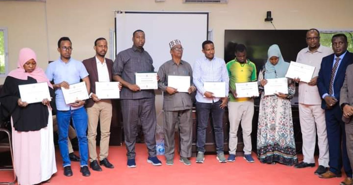 Shaqaalaha Wasaaradda Cadaaladda oo la guddoonsiiyey abaalmarino “SAWIRRO”