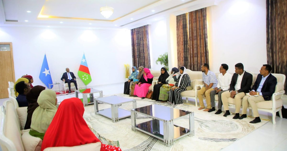 Madaxweynaha Koofur Galbeed oo kulan la qaatay Wafdi ay hogaamineysay Wasiir khadiijo Diiriye.