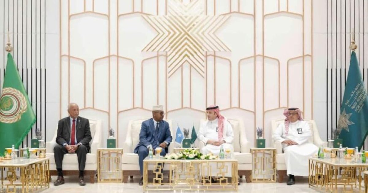 Wasiirka Arimaha Gudaha oo kulan la qaatay Guddoomiyaha Jaamacadda Naayif Alcarabiyah ee Cilmiga Amniga