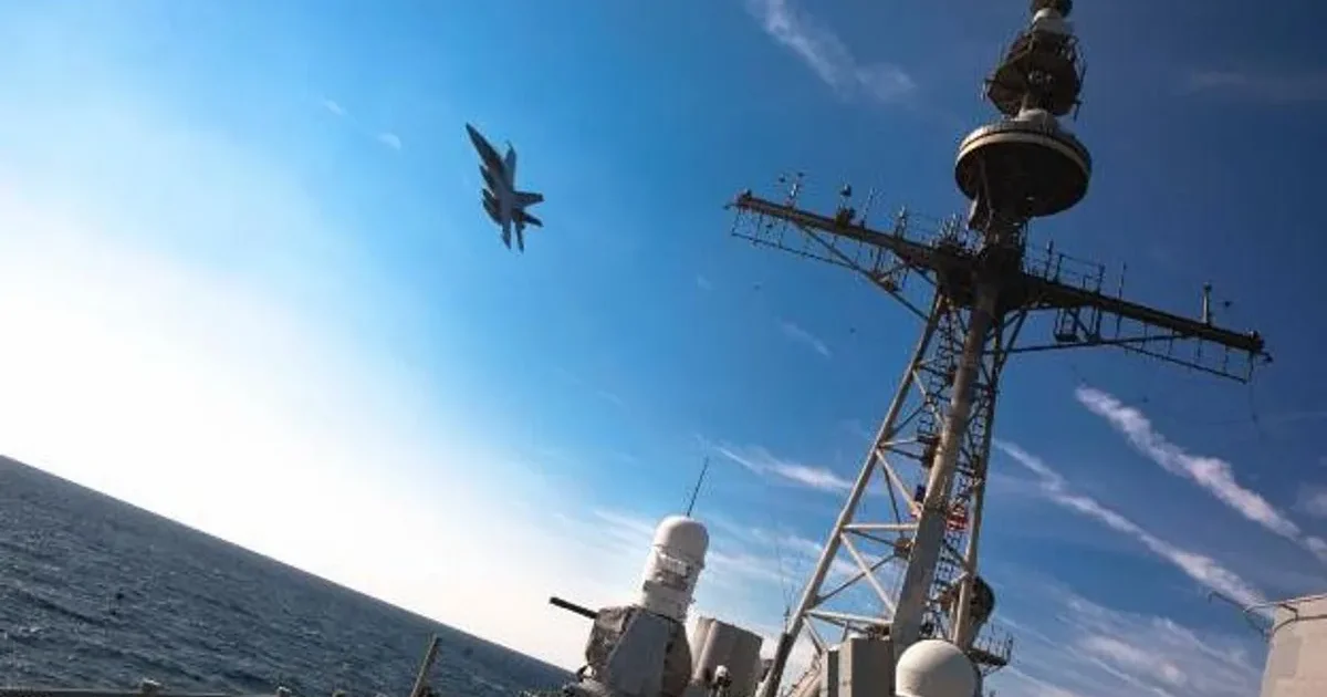 Xuutiyiinta oo weeraray Markab dagaal oo laga leeyahay Maraykanka