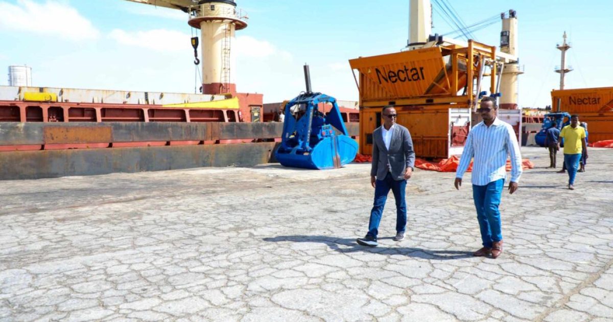 Guddoomiyaha Hay’adda SoDMA oo dowladda Ruushka kala wareegay Markab siday mucaawino