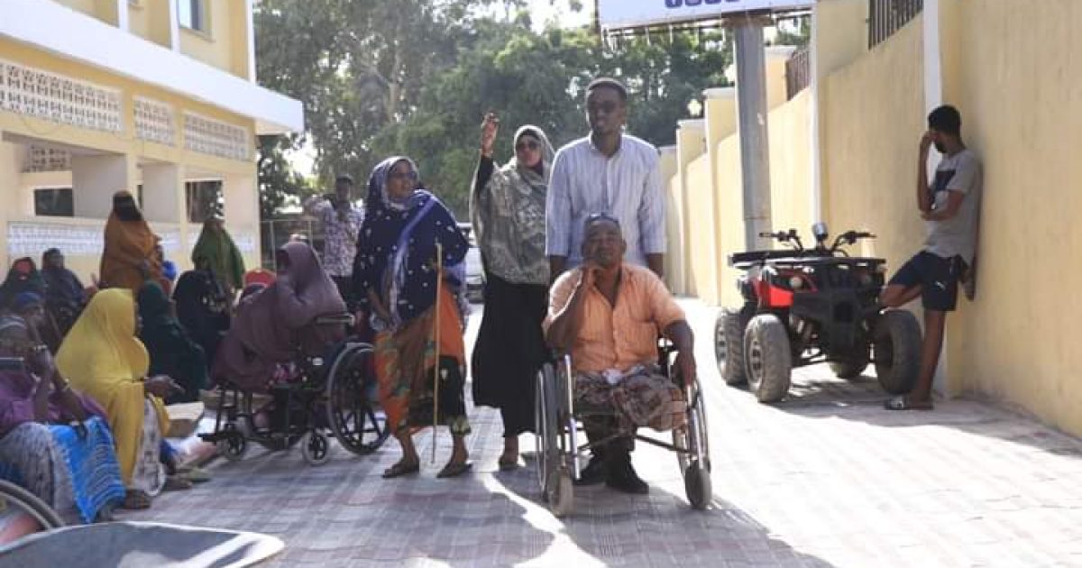 Hay’adda SoDMA oo deeq raashin ah u qeybisay dad qaba baahiyo gaar ah