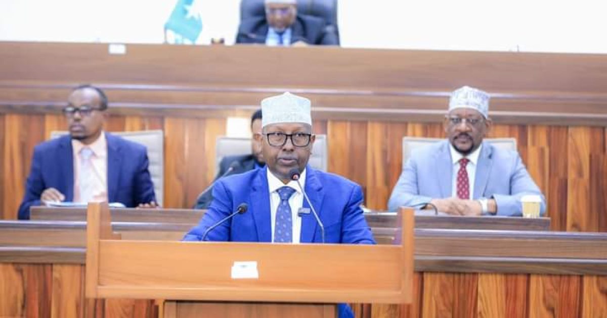 Wasiirka Arrimaha Gudaha XFS oo golaha shacabka horgeeyay Hindise Sharciyeed muhiim ah