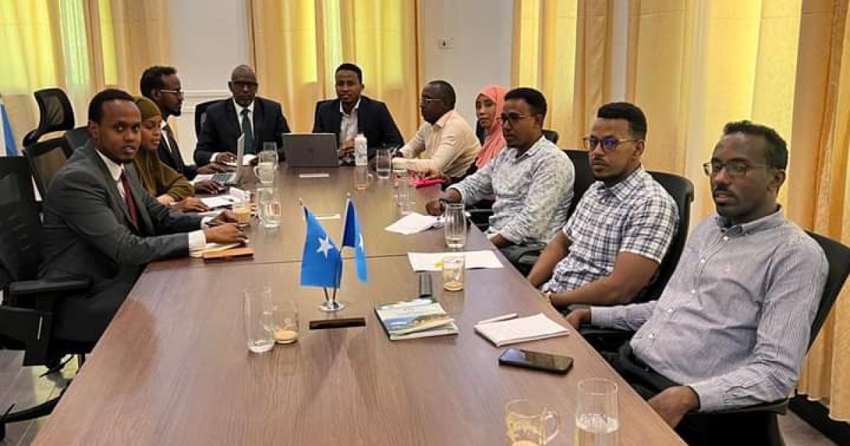 Mas’uuliyiin ka tirsan Wasaaradda Qorsheynta oo kormeerray xarunta Wasaaradda Deegaanka