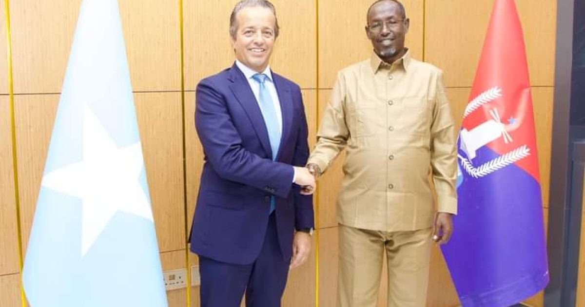 Guddoomiyaha Gobolka Banaadir oo qaabilay Safiirka Talyaaniga ee Soomaaliya