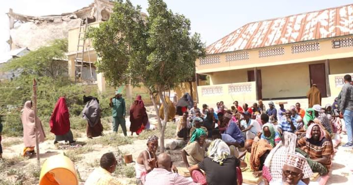 Hay’adda SoDMA oo deeq raashin u qeybisay qoysas danyar ah