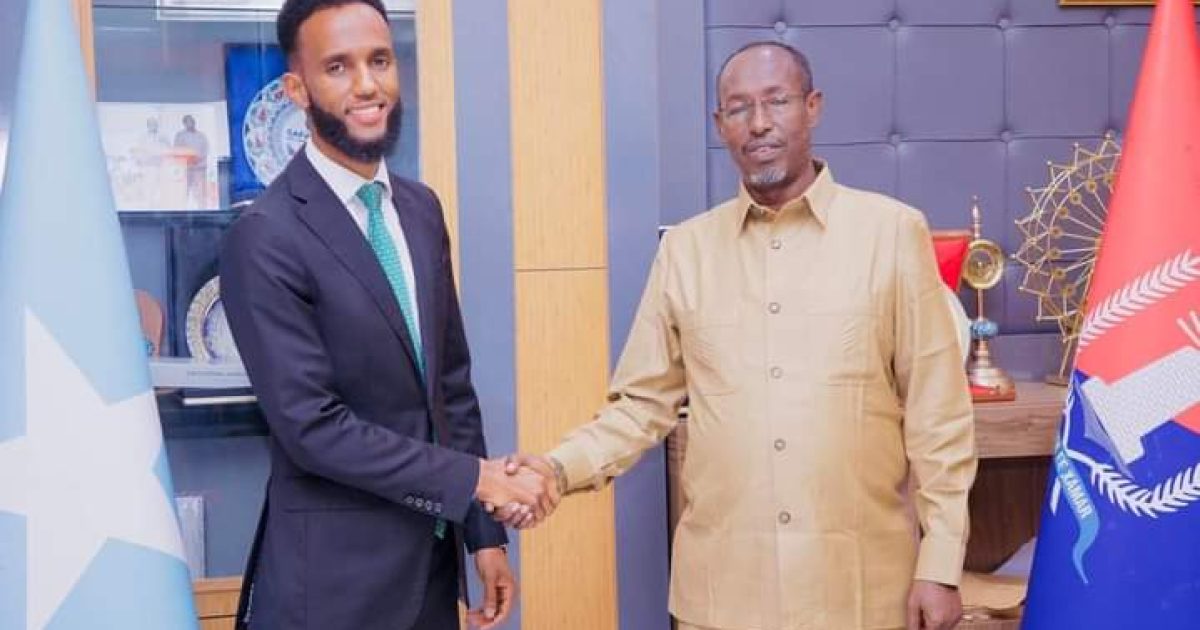 Guddoomiyaha Gobolka Banaadir oo qaabilay Nasri Warsame oo ka yimid Dalka Mareykanka