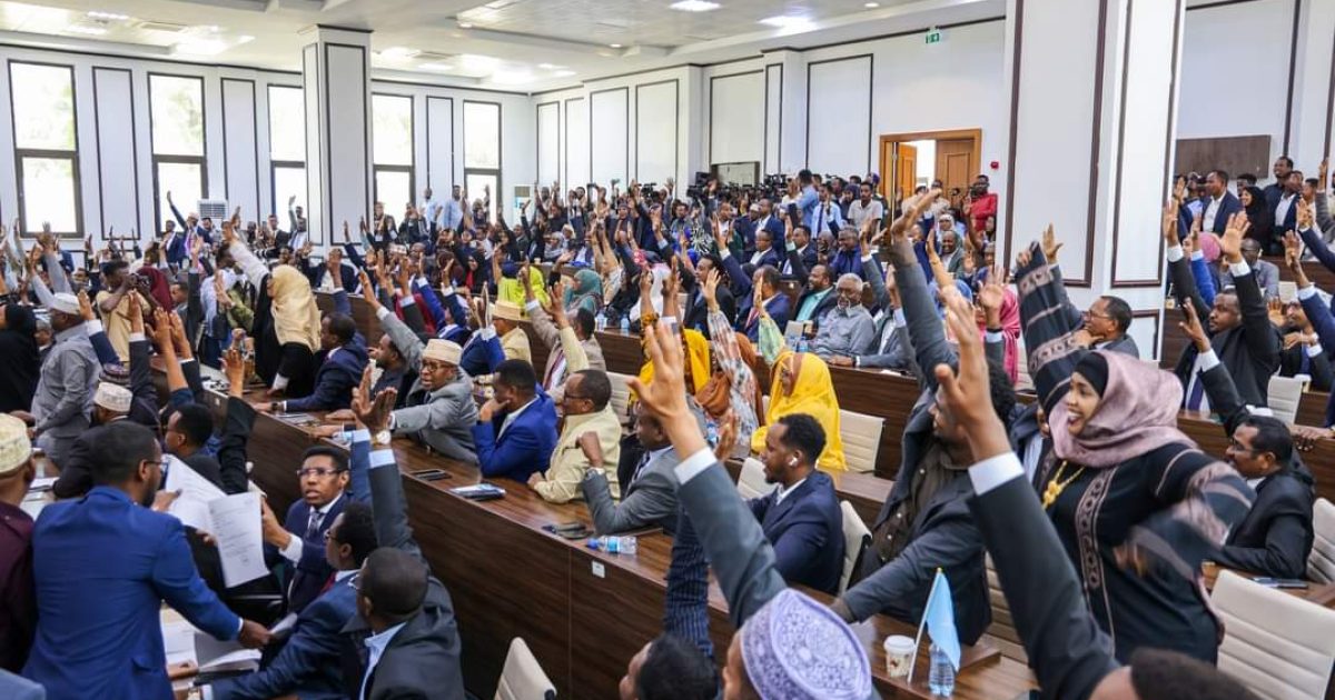 Xildhibaannada labada Gole oo Ansixiyay habraaca Dib-u-eegista Dastuurka KMG