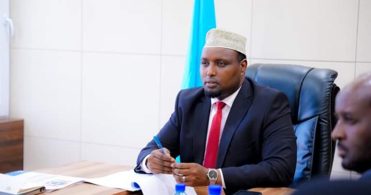 Wasiirka Qorsheynta XFS oo ku booriyay Madaxda Wasaaradda dardargelinta howlaha hortabinta u leh