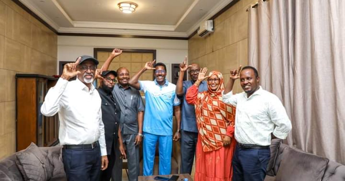 Madaxweynaha Galmudug oo hambalyo u diray Xulka Galmudug oo qaaday koobka