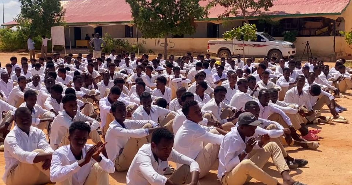 Ardayda dugsiyada Sare ee Gaalkacyo oo sheegay in ay diyaar u yihiin difaaca dalkooda