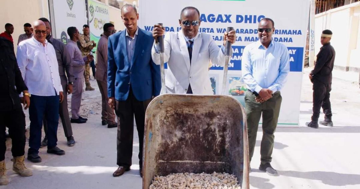 Duqa Muqdisho oo dhagax dhigay waddo muhiim u aheyd Wasaaradda Arrimaha Dibadda