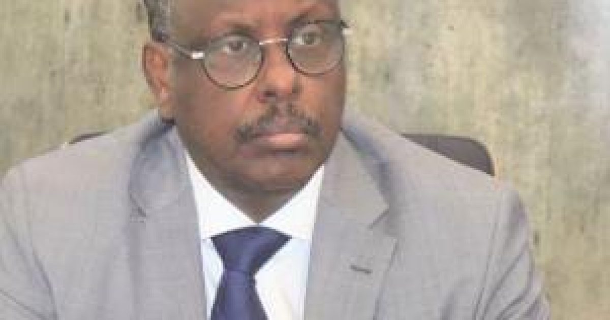 Wasiir Xasan Macallim ” Waa ay naga go’antahay in Dastuurka wax ka beddal lagu sameeyo”