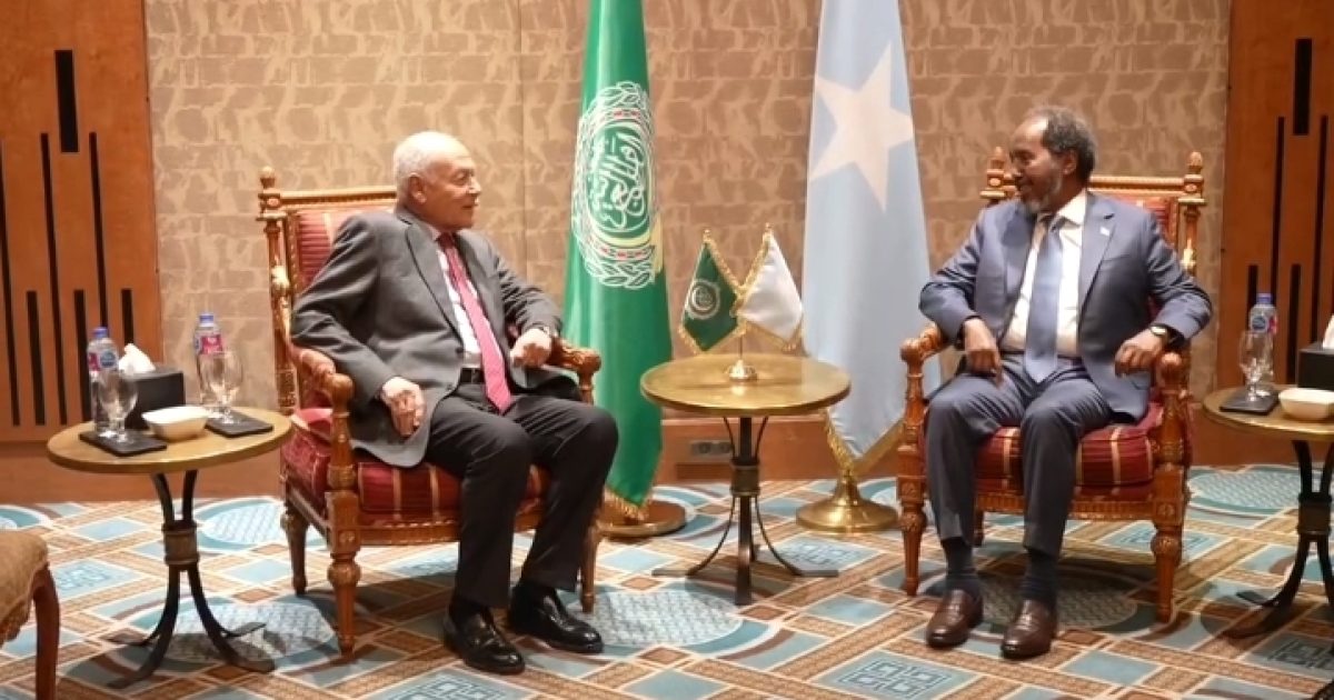 Madaxweynaha JFS oo Xoghayaha Guud ee Jaamacadda Carabta ku bogaadiyey taageerada Dalkeenna