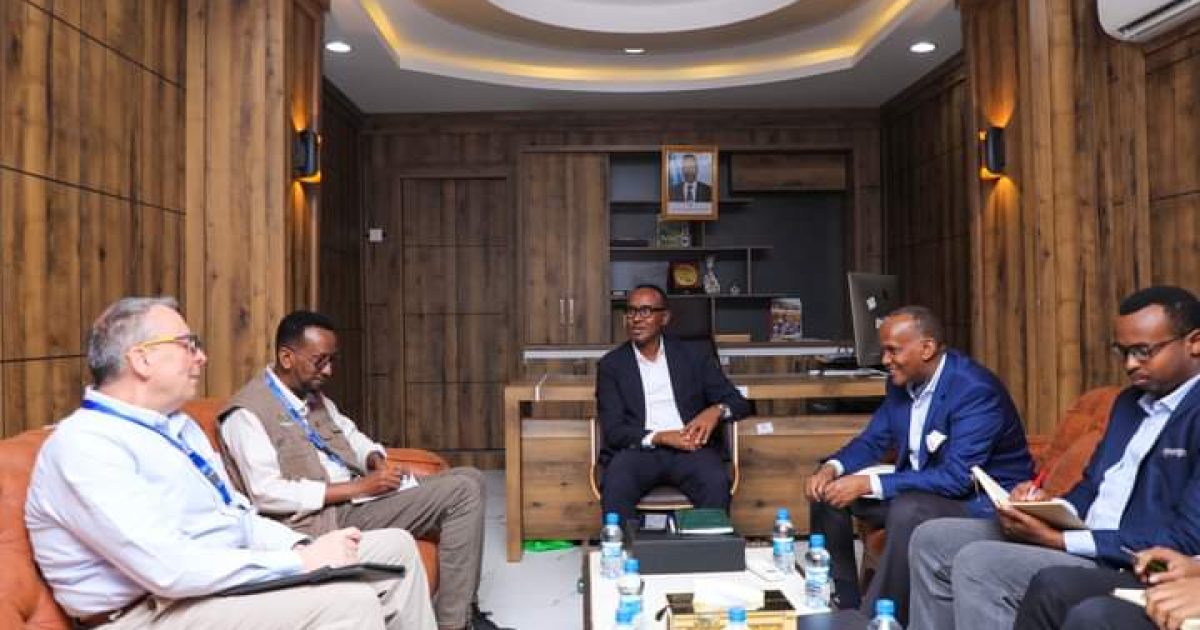 Guddoomiyaha Hay’adda SoDMA oo qaabilay wafdi ka socday Hay’adda IMC