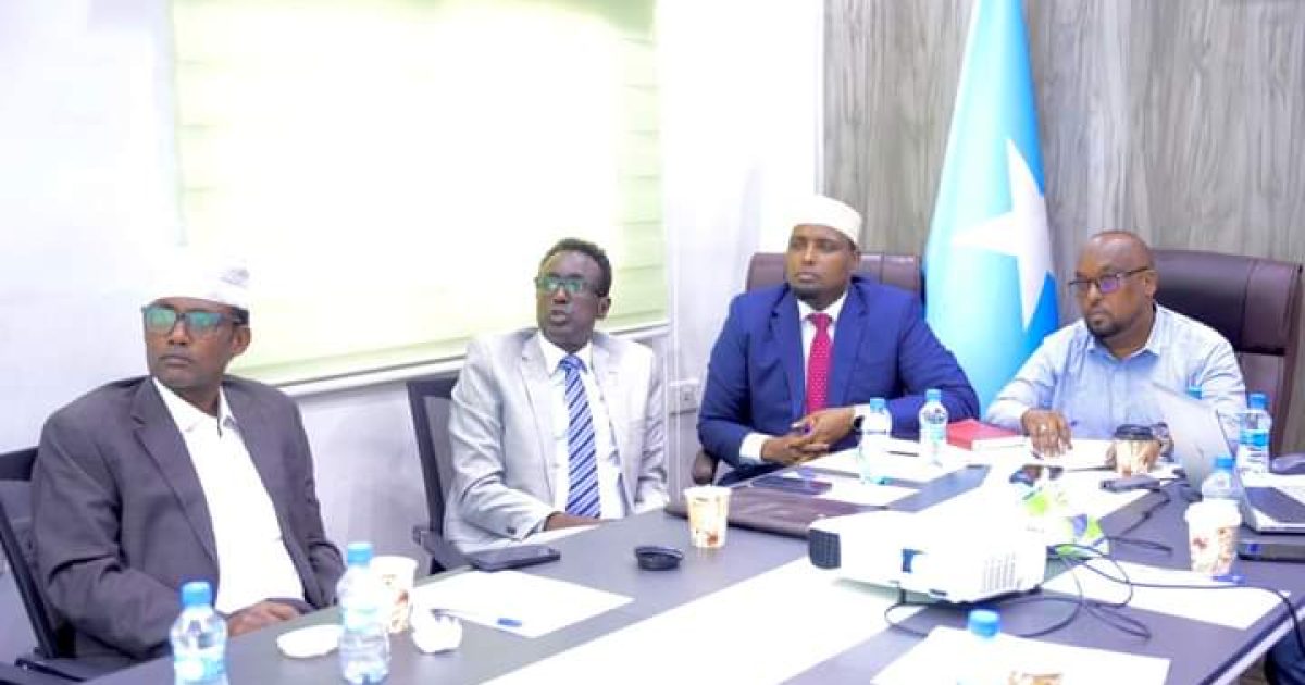 Guddiga Maalgashiga Golaha shacabka oo Su’aalo weydiiyay Madaxda Wasaaradda Qorsheynta