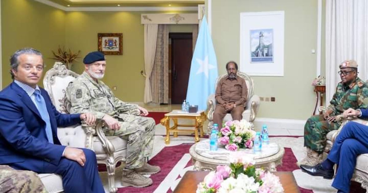 Madaxweyne Xasan Sheekh oo qaabilay Taliyaha Guud ee ciidamada Dalka Talyaaniga