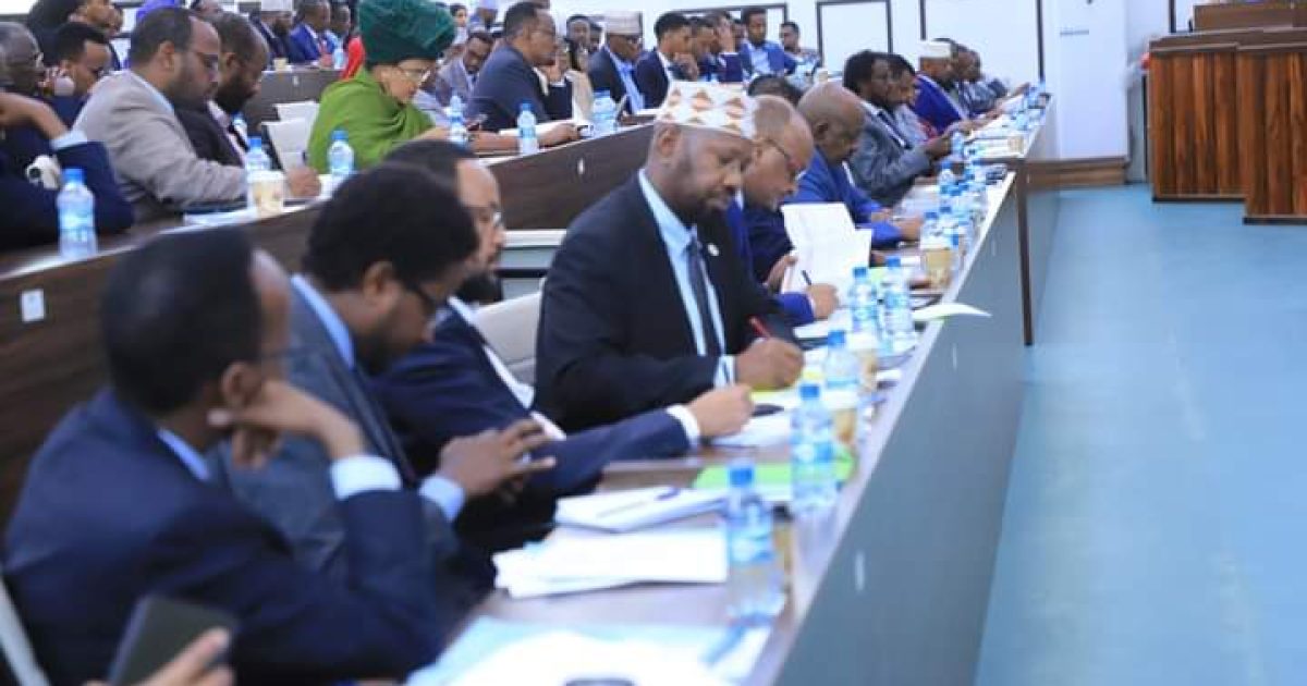 Xildhibaannada Labada Gole oo markale ka dooday wax ka badalka Dastuurka KMG “SAWIRRO”