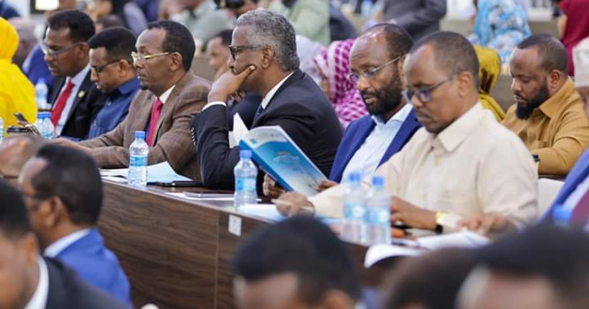 Xildhibaannada Labada Gole oo ka dooday arrimaha wax ka badalka Dastuurka KMG