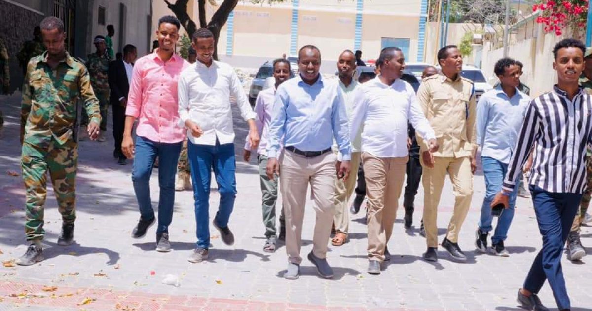 Guddoomiyaha Degmada Hodan oo dhagax dhigay waddo muhiim u ah isku socodka dad weynaha
