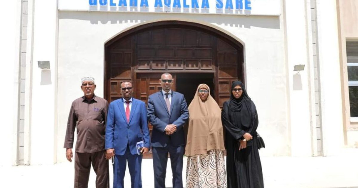 Guddiga Khayraadka Qaranka ee Aqalka sare oo kulan la qaatay Wasiirka xannaanada Xoolaha