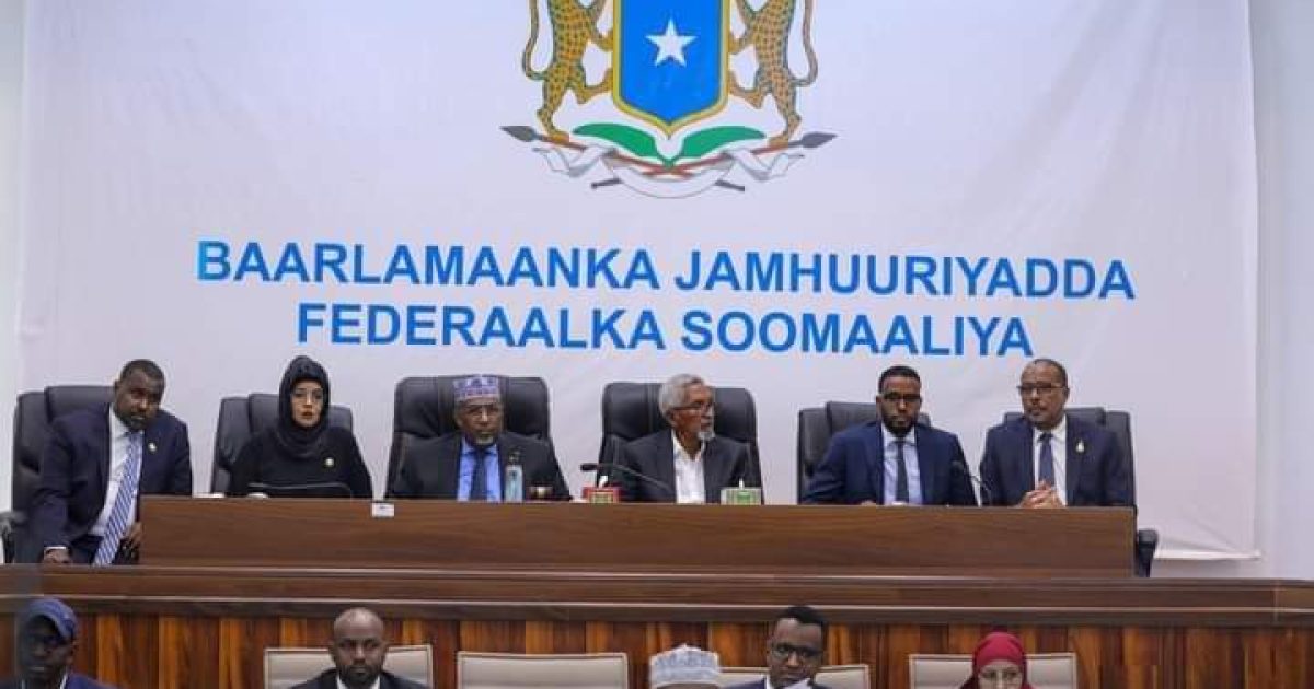 Xildhibaanada labada Gole ee BFS oo ka doodayo ansixinta wax ka badalka Dastuurka KMG