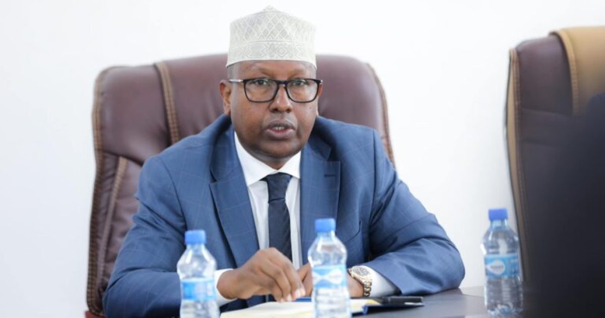 Wasiirka Arrimaha Gudaha oo kulan la qaatay Guddiga Madaxa-bannaan ee doorashooyinka