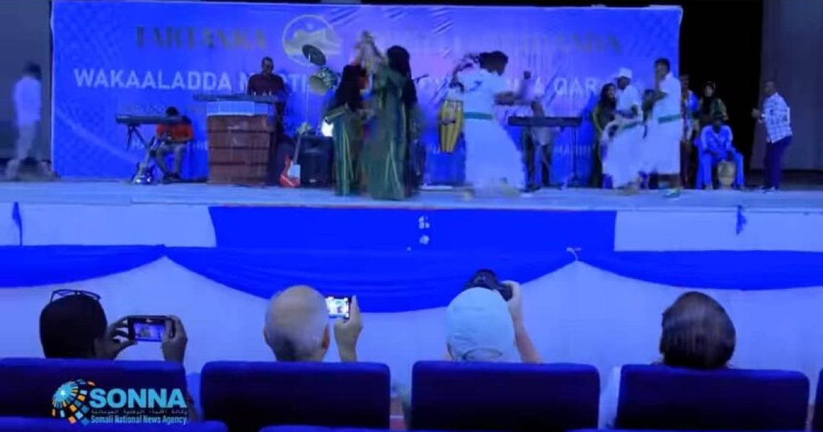 Ajaanib u soo dalxiis tegtay dalkeenna