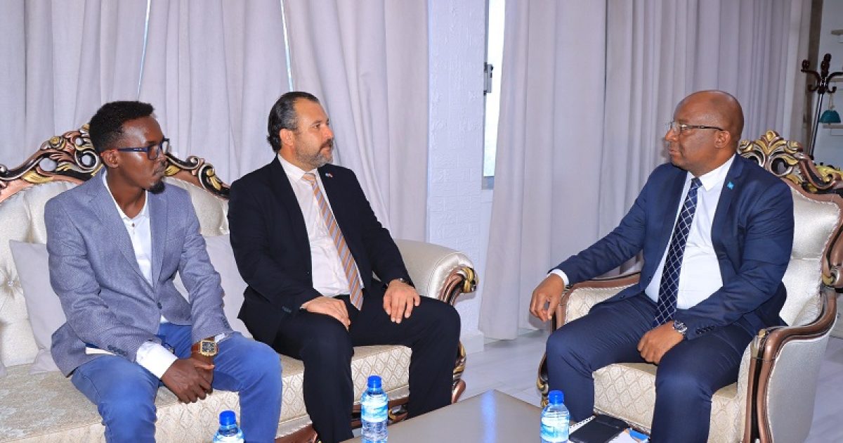 Wasiirka Warfaafinta oo qaabilay madaxa hay’adda TIKA