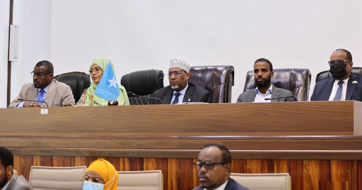 Golayaasha Baarlamanka oo ka dooday cutubka 4-aad ee Dastuurka oo dib u eegis ku socoto