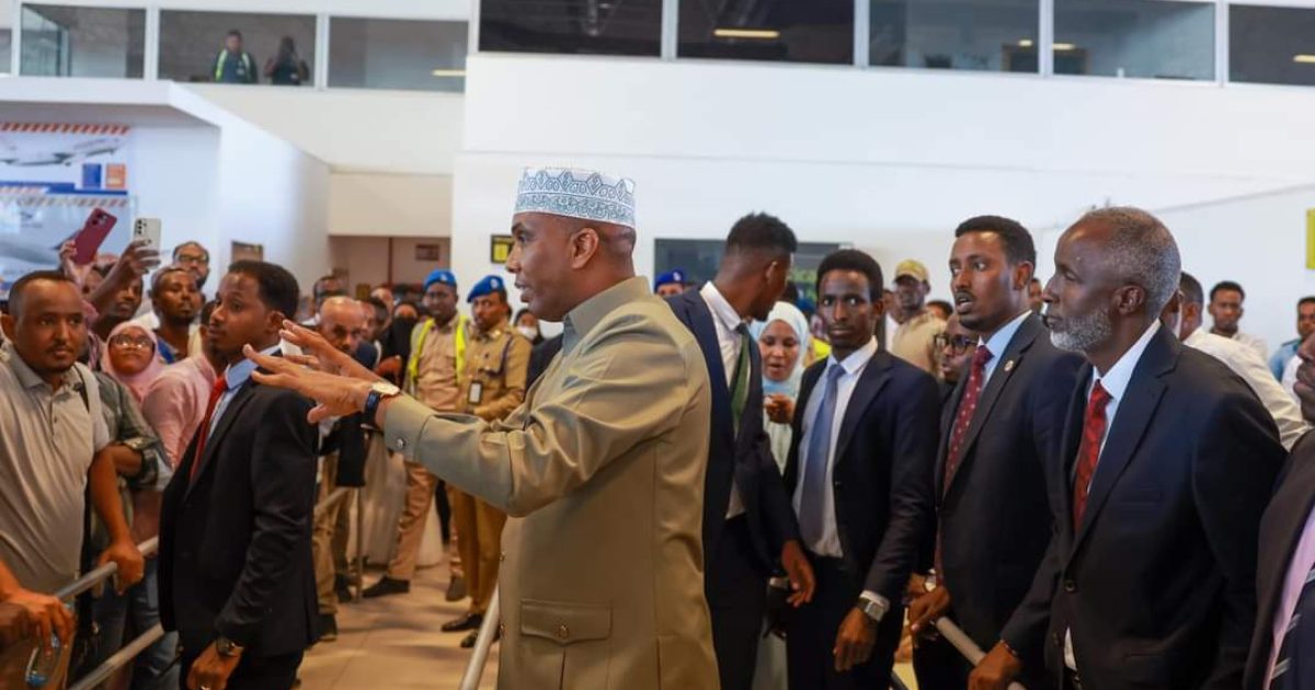 Ra’iisul Wasaare Xamsa oo Amray in degdeg loo fasaxo duulimaadyada