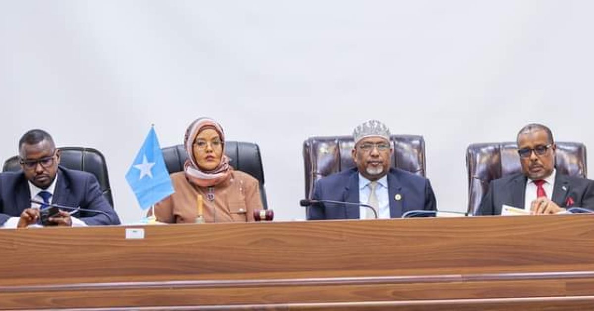 Guddoomiye Aadan Madoobe oo shir-guddoomiyay kulanka labada Aqal ee BJFS