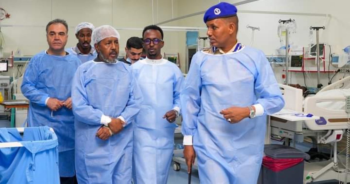 Madaxweynaha JFS oo booqday dhaawacyada dadkii ku waxyeeloobay weerarkii khawaarijta