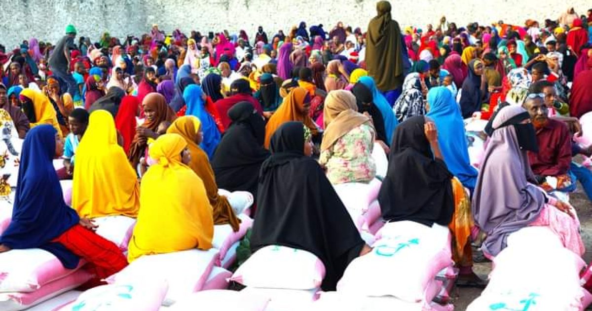 Hay’adda SoDMA oo deeq raashin ah u qeybisay qoysas danyar ah