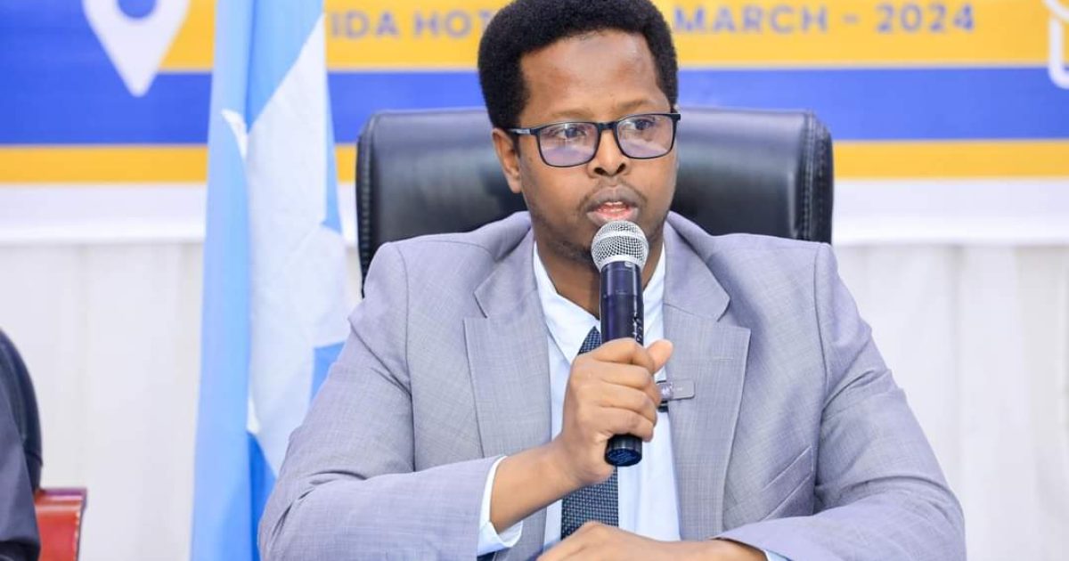 Agaasime Cayduruus Macallin oo furay shirka Ansixinta Wajiga 2aad ee Asteynta Awoodaha Dowladda 