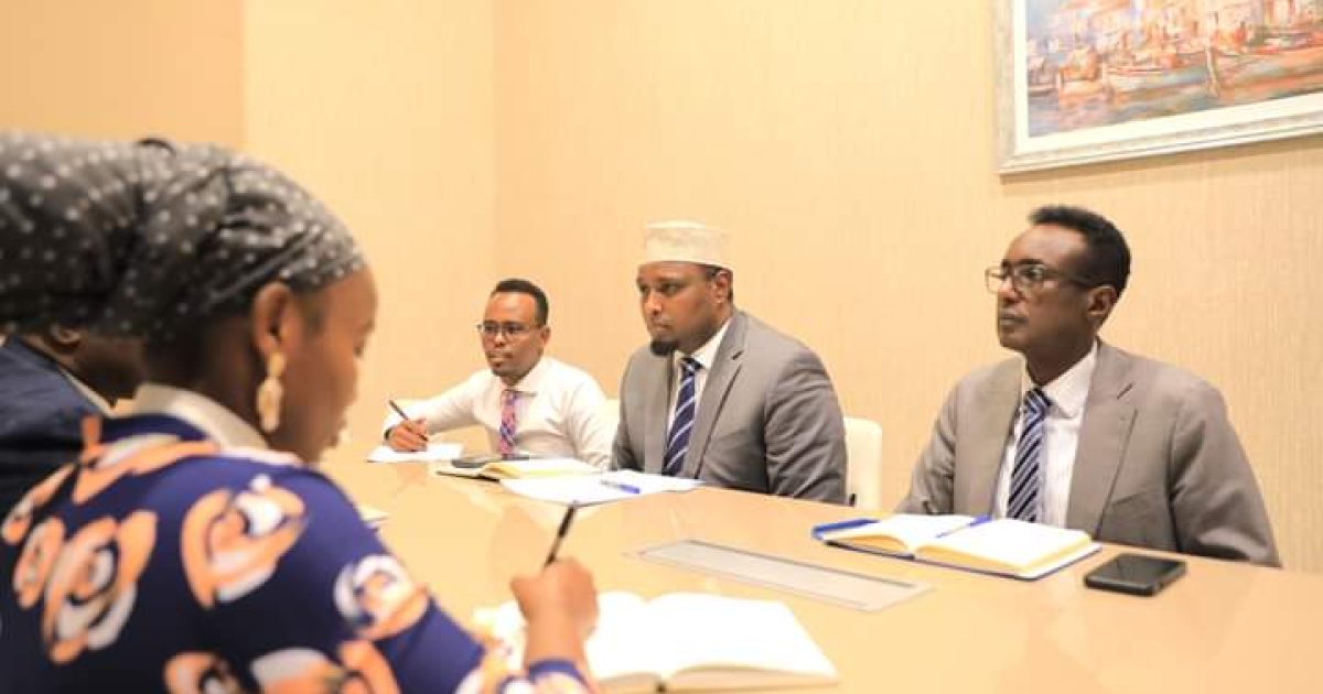 Wasiirka Qorsheynta oo la kulmay wafdi ka socday Bankiga Horumarinta Afrika “SAWIRRO”